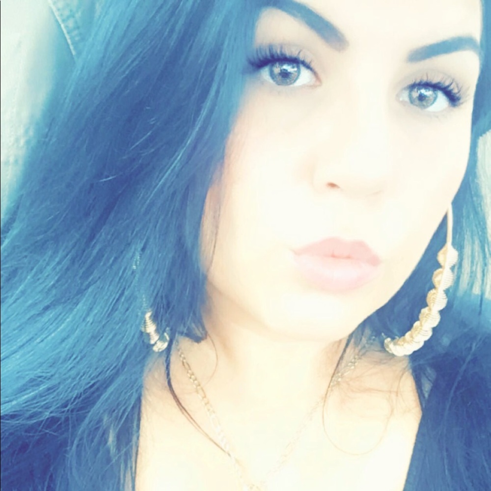 Meet your Posher, Delila